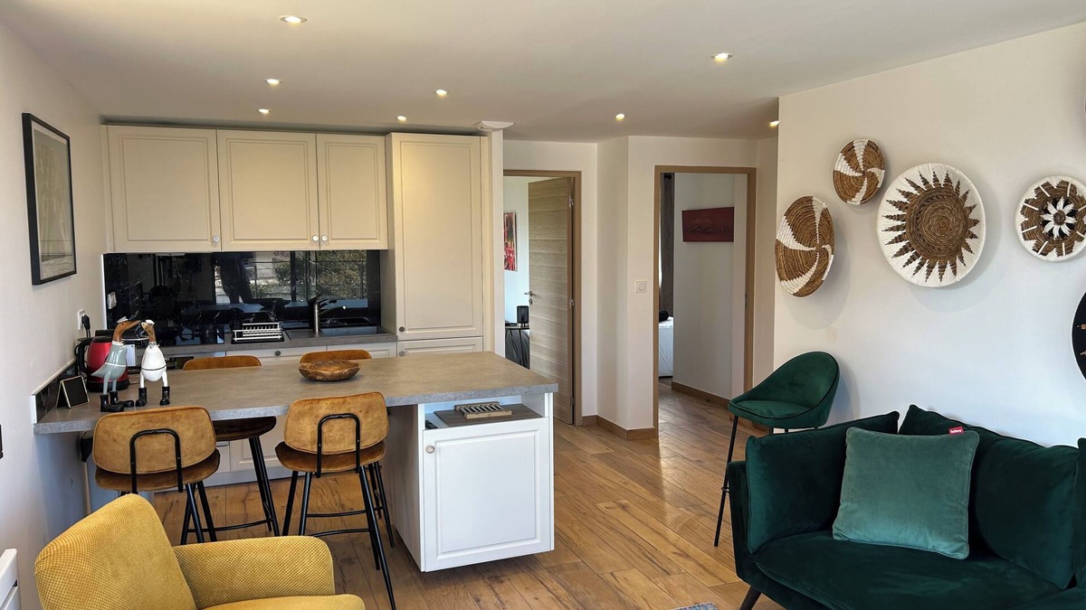 Saint-Jorioz Apartment | Apartment with Panoramic Terrace in a rural area, 5 minutes from the center