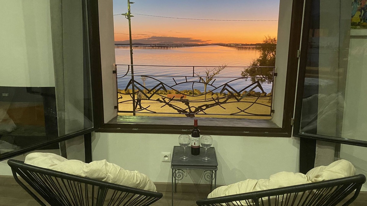 Bouzigues Apartment | Apartment with panoramic view of the Etang de Thau