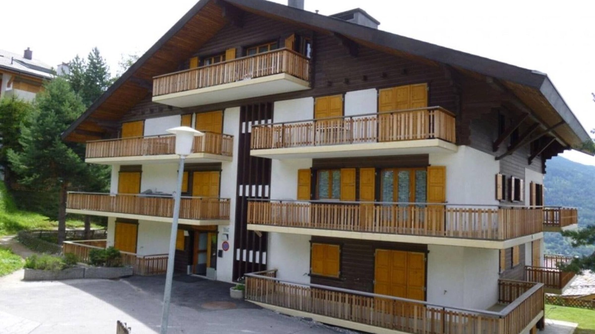 Salins Apartment | Apartment with parking available