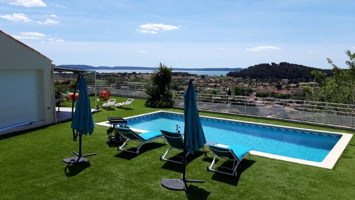 Saint-Chamas Apartment | Apartment with pool and magnificent views in the South of France
