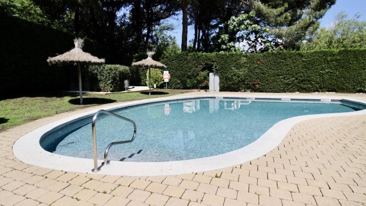 Cruilles Apartment | Apartment with pool and parking 1km beach