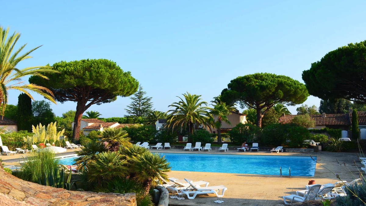 Cote d'Azur- French Riviera Apartment | Apartment with pool, 300m beaches Tahiti, Moorea, Ramatuelle, St-Tropez.