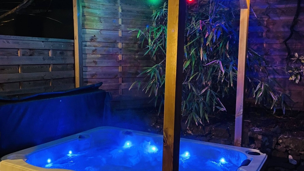 La Crau Apartment | Apartment with private outdoor spa