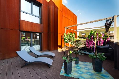 Bronowice Apartment | Apartment with private terrace by NEARTO PL
