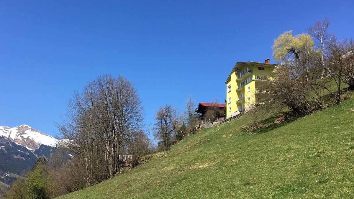 Bad Hofgastein Apartment | Apartment with stunning panoramic views for 6 people in an exposed location