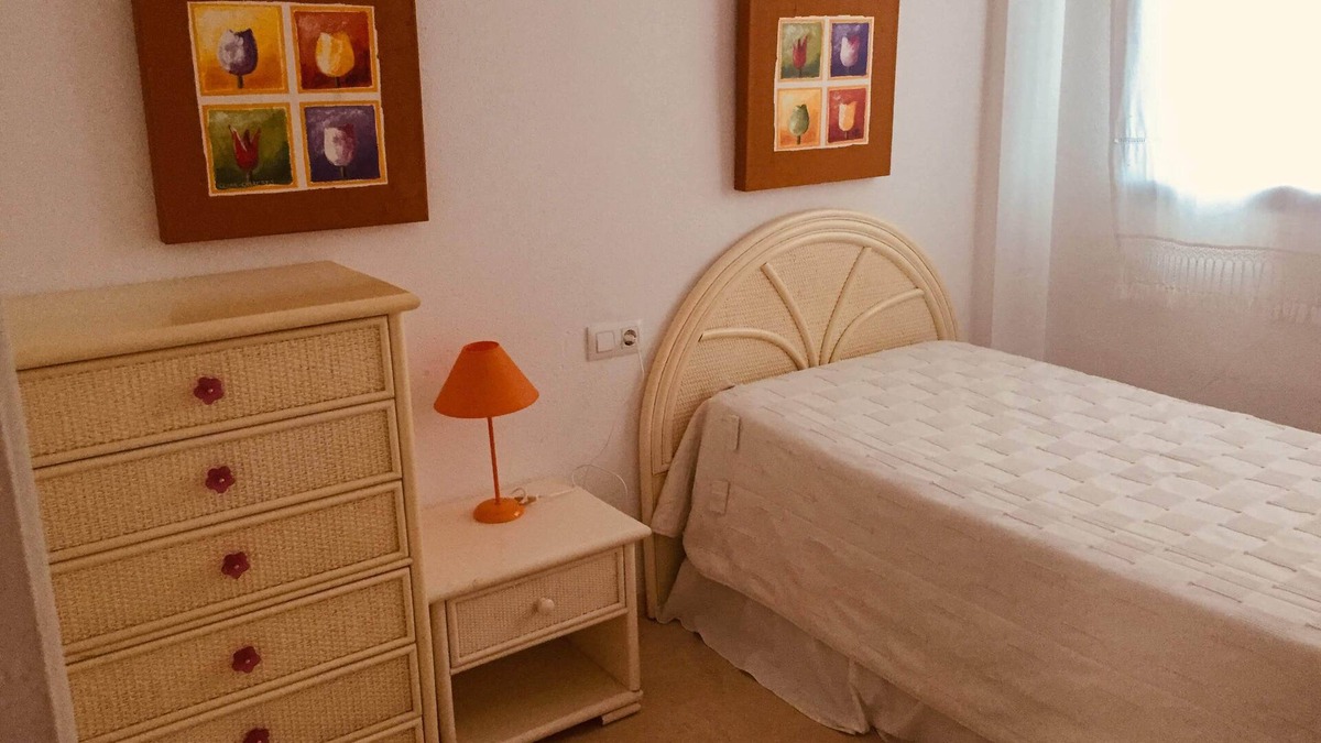 Daimuz Apartment | APARTMENT WITH SALINIZED SWIMMING POOL 100 M FROM THE SEA.