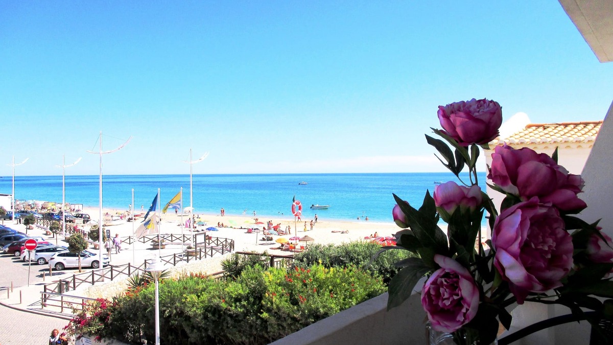 Salema Apartment | Apartment with sea views right on the beach