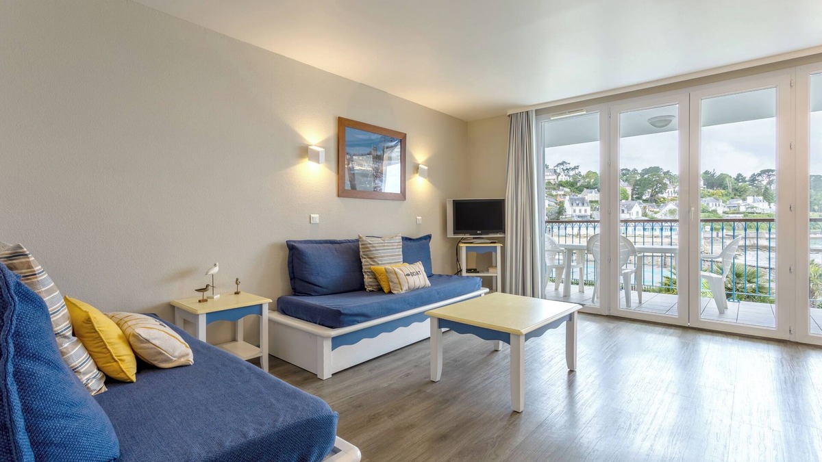 Treboul Apartment | Apartment with Sea View, Shared Pool and Wi-Fi