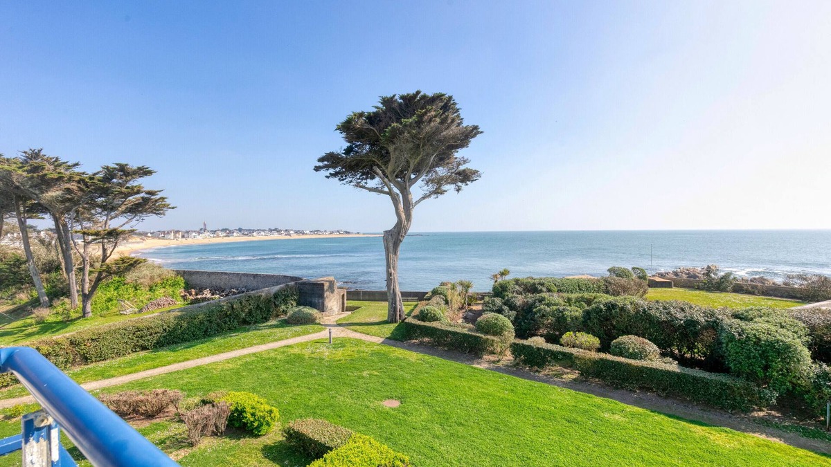 Le Croisic Apartment | Apartment with Sea View, Private Terrace and Wi-Fi