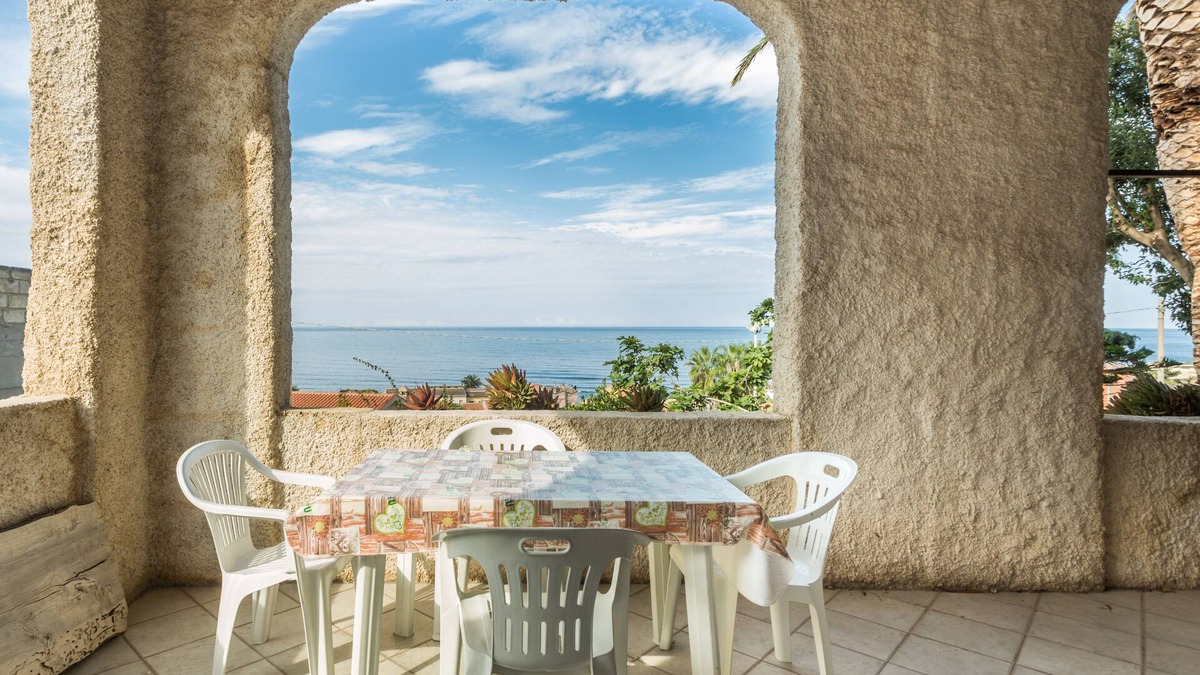 S'Archittu Apartment | Apartment with sea view veranda
