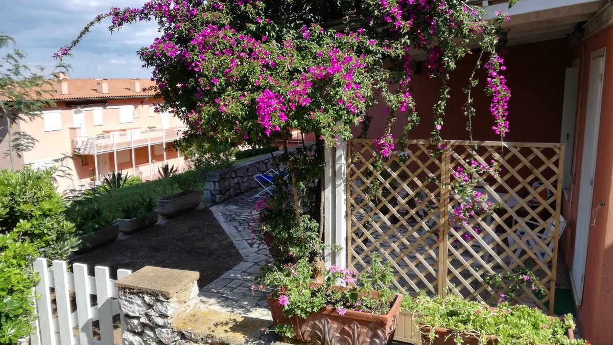 Capo D'arco House | Apartment with small garden in Capo d'Arco Elba Island