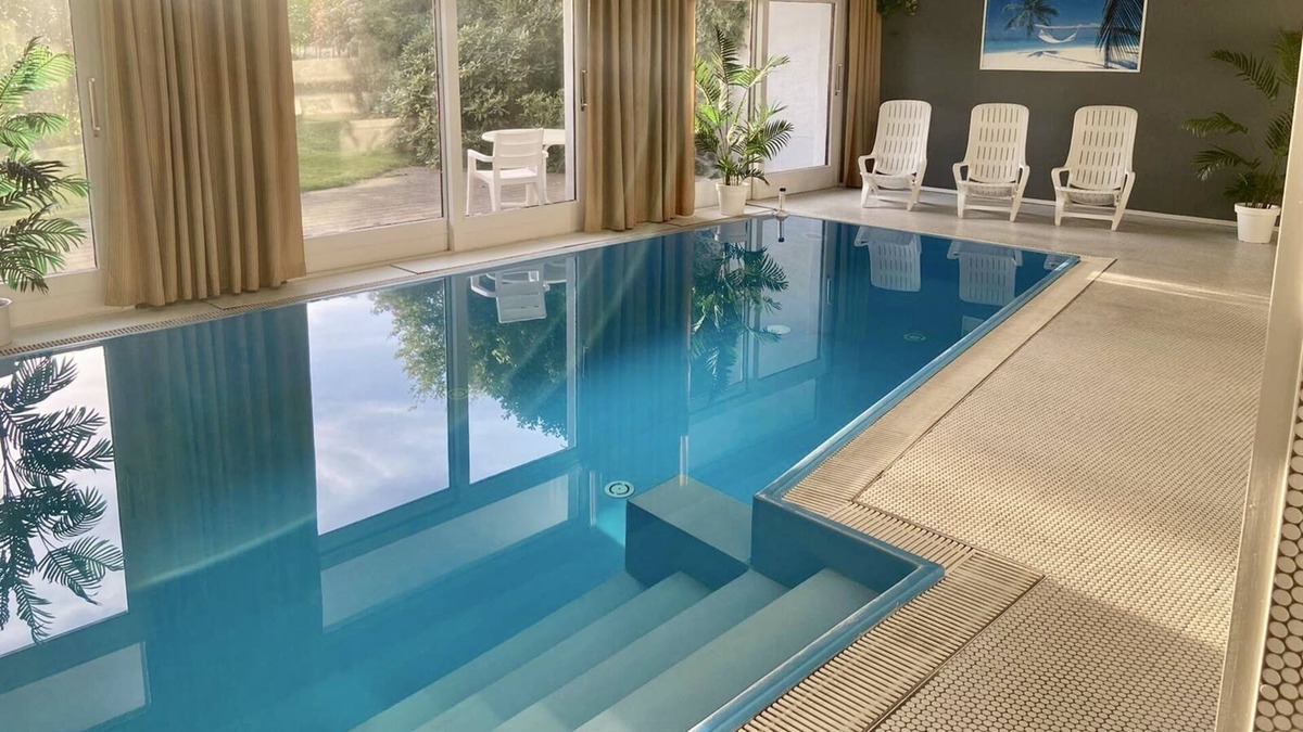 Neusatz Apartment | Apartment with spa and pool