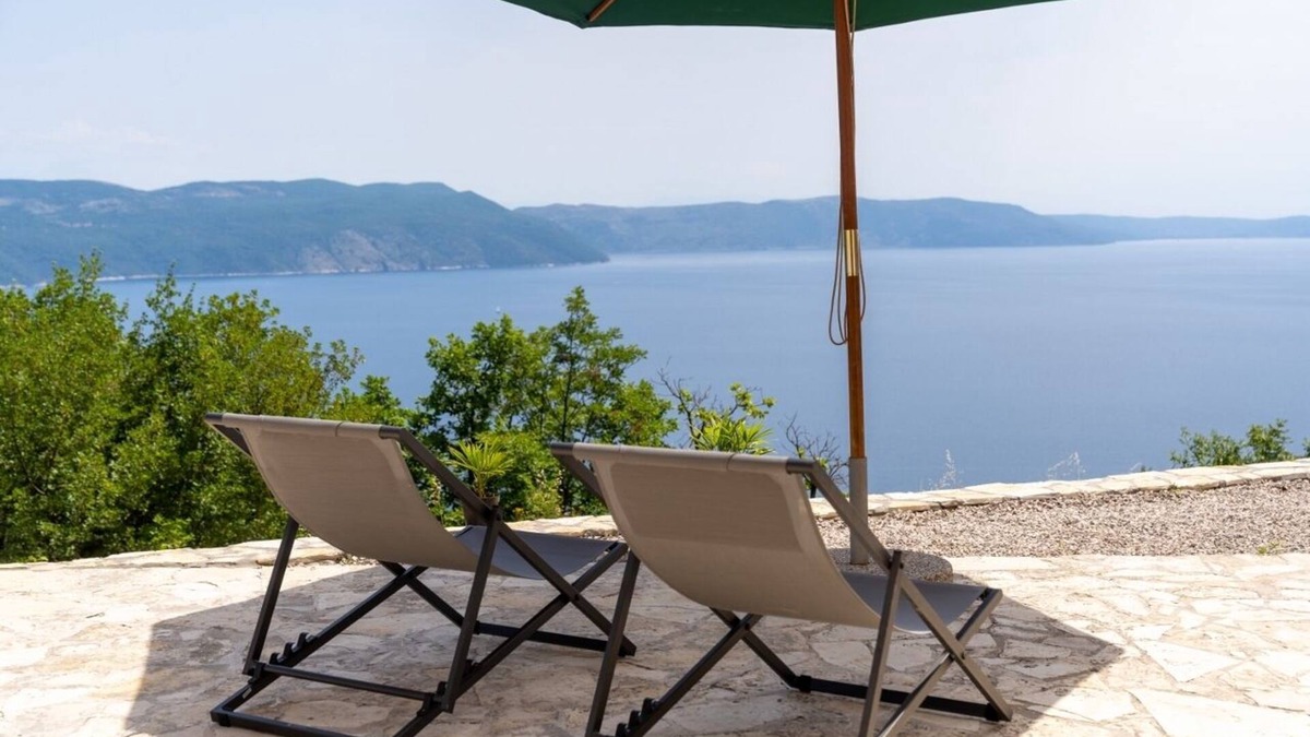 Ripenda Kosi Apartment | Apartment with stunning sea views and views of the island of Cres