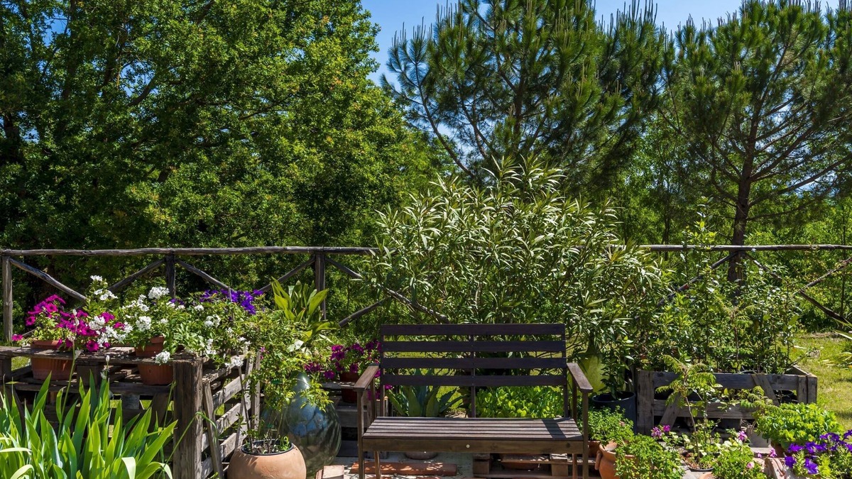 Laterina Apartment | Apartment with stunning views of the medieval town of Laterina, swimming pool ,wi-fi, and on-site re