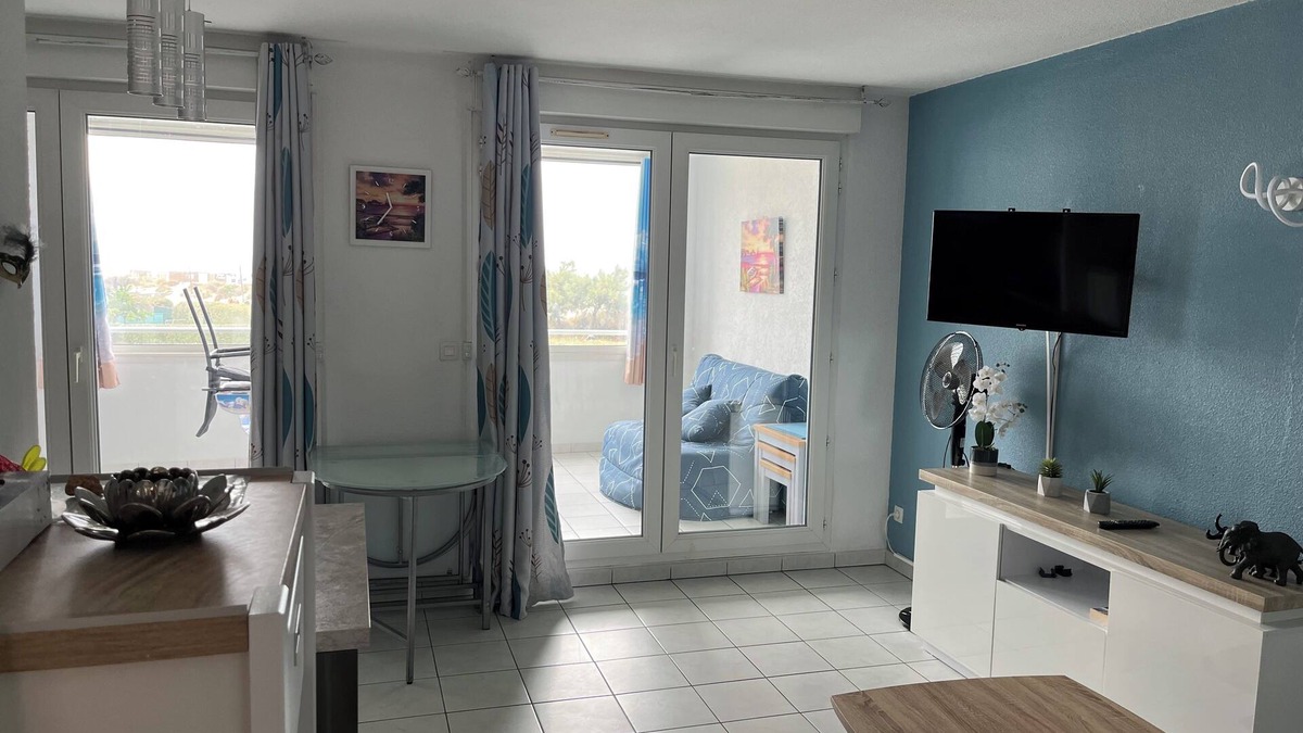 Cap d'Agde Condo | APARTMENT WITH STUNNING SEA VIEWS AND SWIMMING POOL