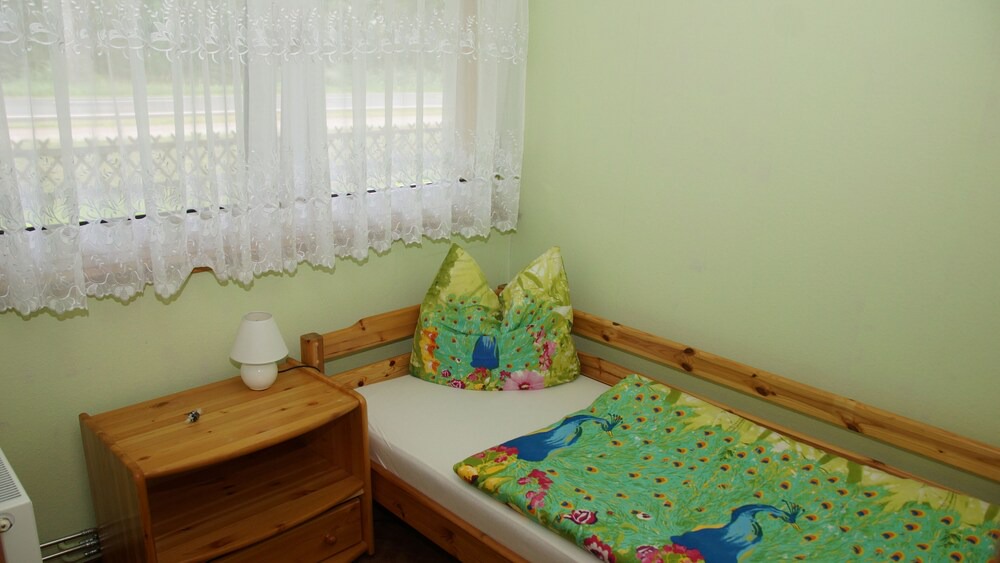 Plaue Apartment | Apartment with sun terrace, 3 bedrooms, 4 + 2persons, 30 m² living room, motorboat