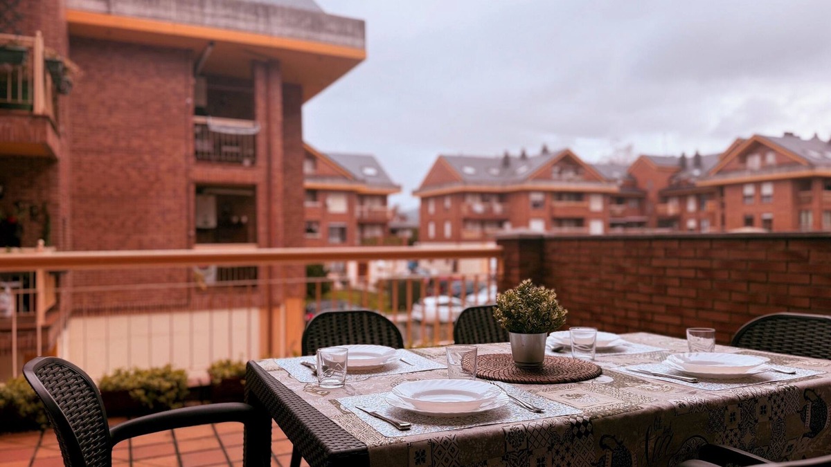 Saron Apartment | Apartment with swimming pool 5 min. from Cabárceno