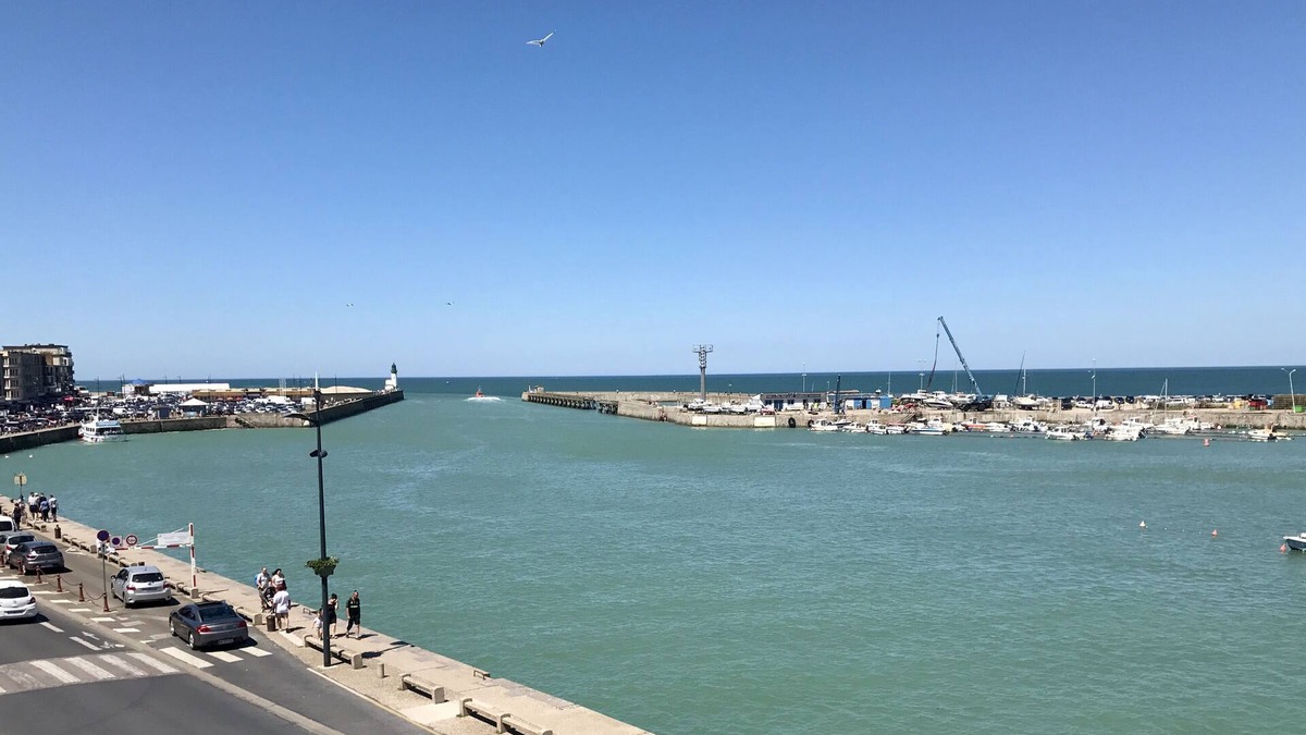 Le Treport Apartment | Apartment with terrace for 4 with a magnificent view of the port of Tréport