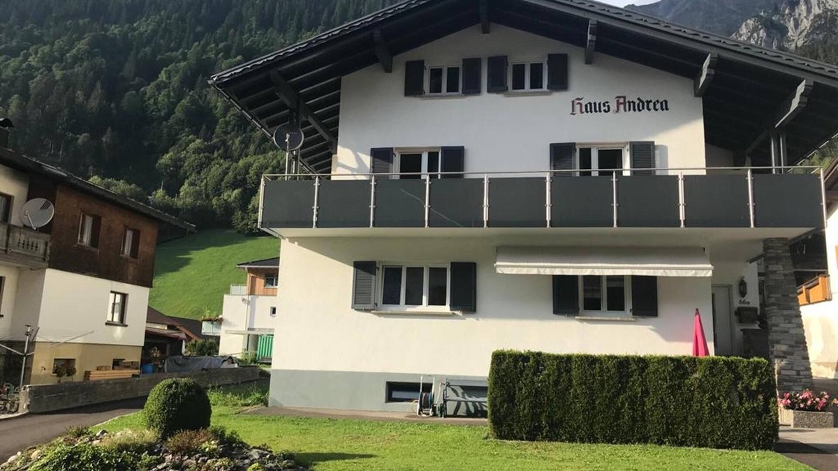 Klosterle House | Apartment with terrace surrounded by mountains
