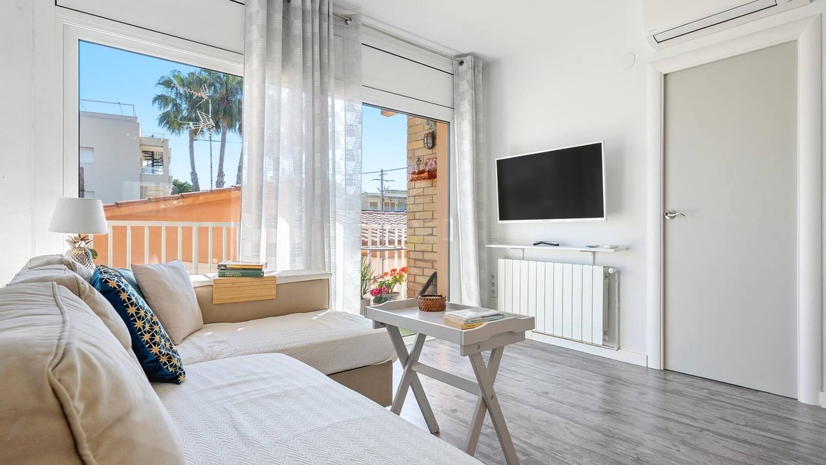 Cubelles Apartment | Apartment with terrace 250m beach and train