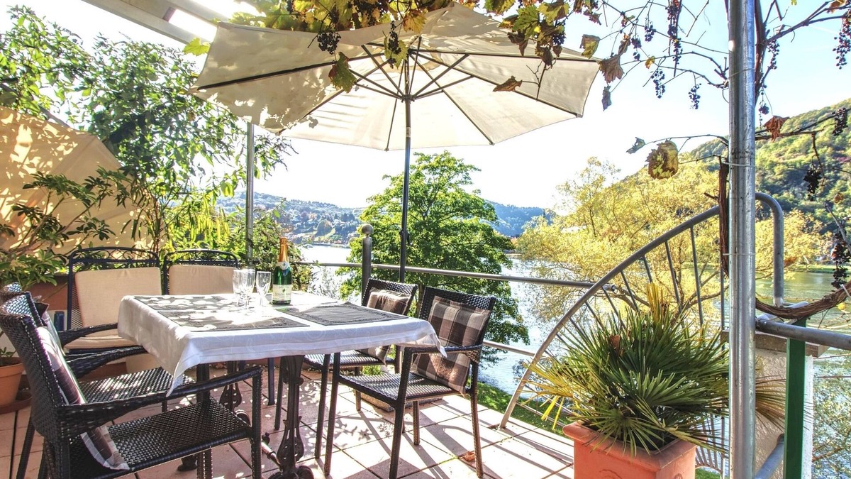 Bullay Apartment | Apartment with terrace directly on the banks and with a view of the Moselle