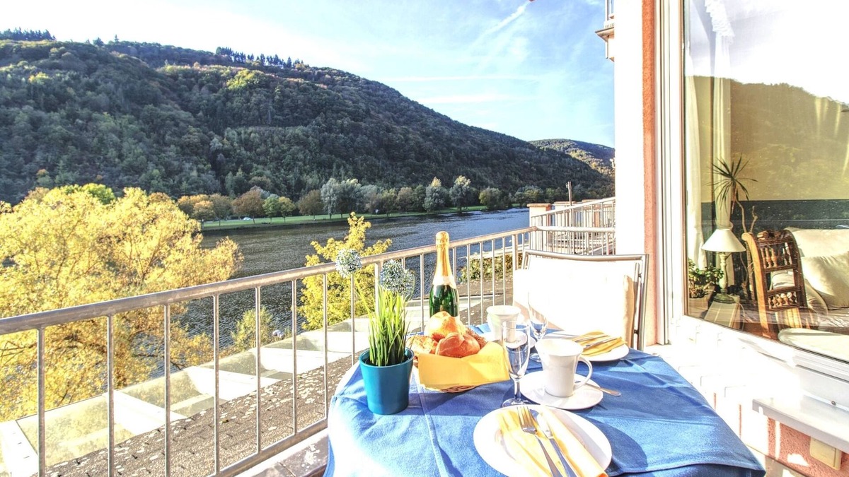 Bullay Apartment | Apartment with terrace directly on the banks and with a view of the Moselle