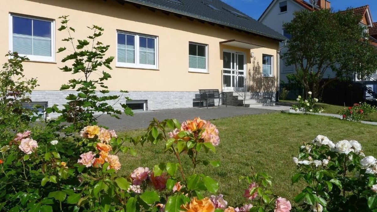 Wasserlos Apartment | Apartment with terrace at the rose garden