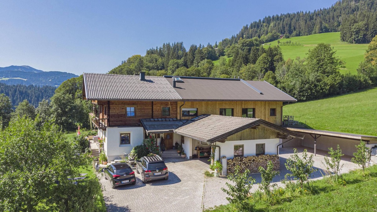 Itter Apartment | Apartment with terrace opposite the ski lift