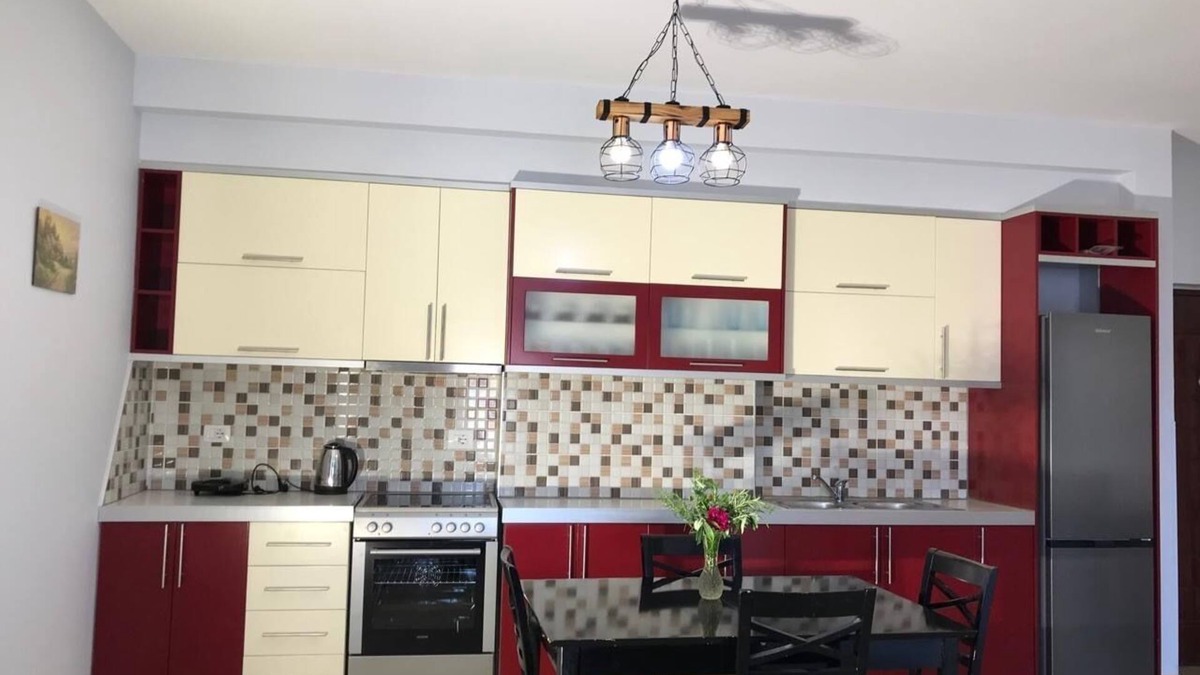 Qender Apartment | Apartment with to bedrooms, to bathrooms, 3 balconies and living room/kitchen.
