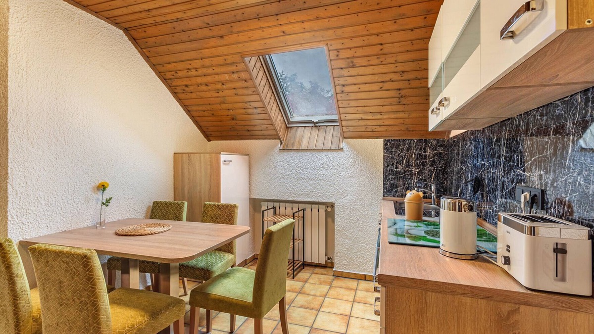 Assinghausen Apartment | Apartment 'Wohnung 2' with Shared Terrace, Shared Garden and Wi-Fi