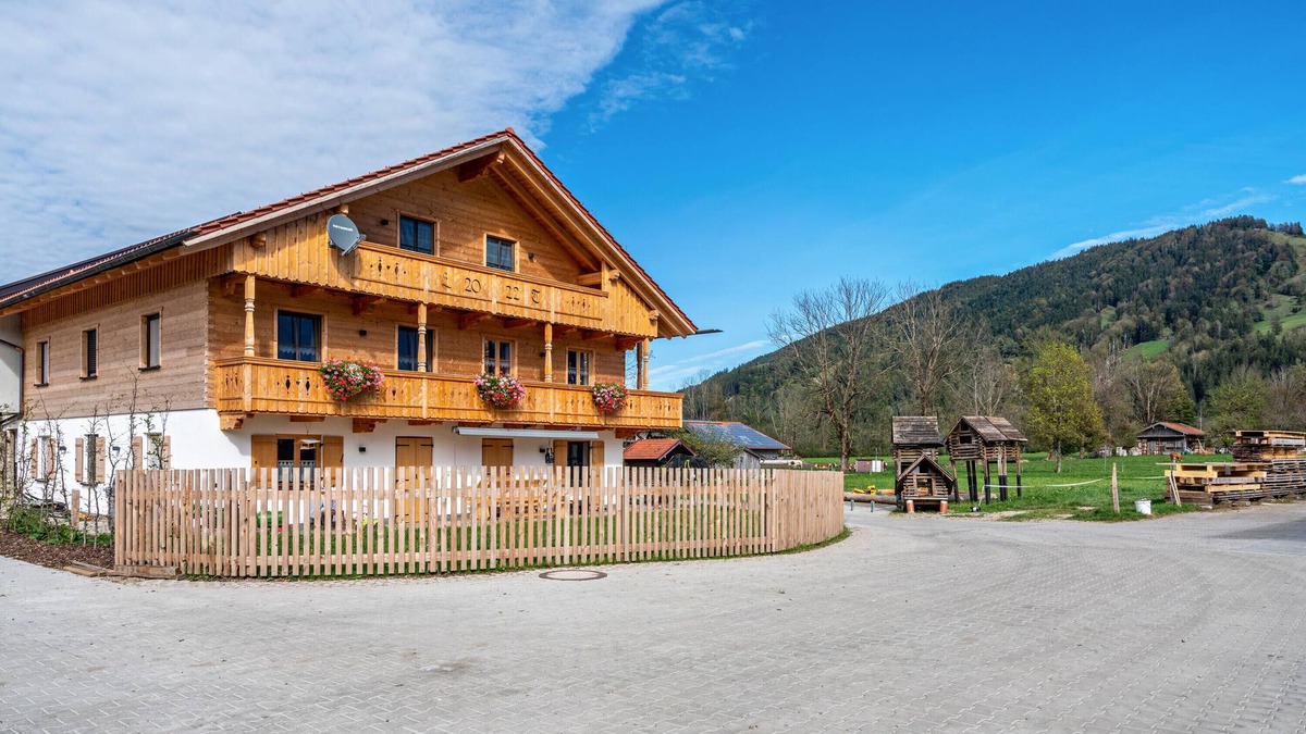 Gaißach Apartment | Apartment "Wohnung Brauneck" with Mountain View, Private Balcony & Wi-Fi
