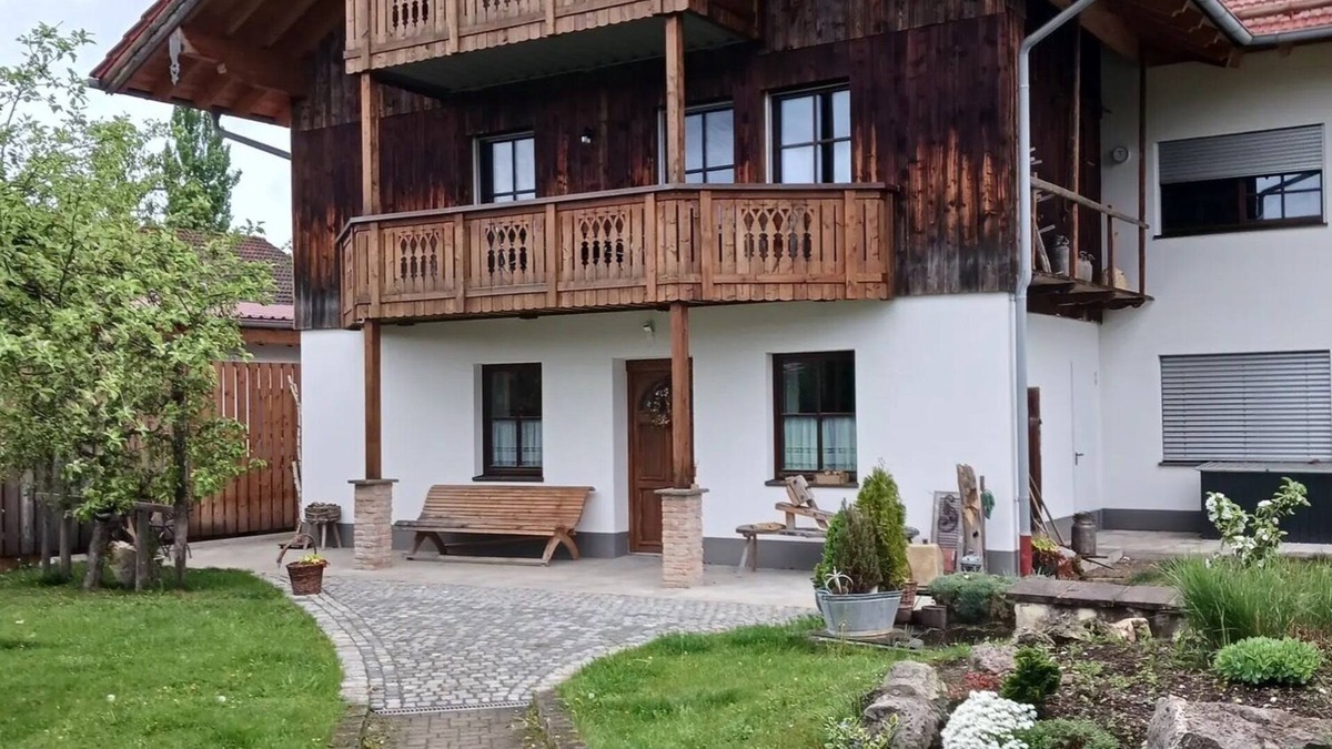 Freilassing Apartment | Apartment 'Wohnung Staufenblick' with Mountain View, Balcony and Wi-Fi