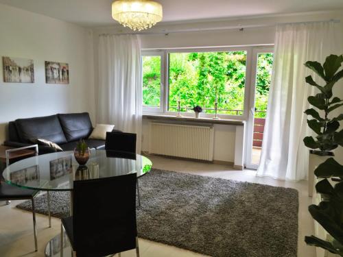 Baden-Baden Apartment | Apartment - zentrumsnah, eigener Parkplatz und großer Balkon ins Grüne