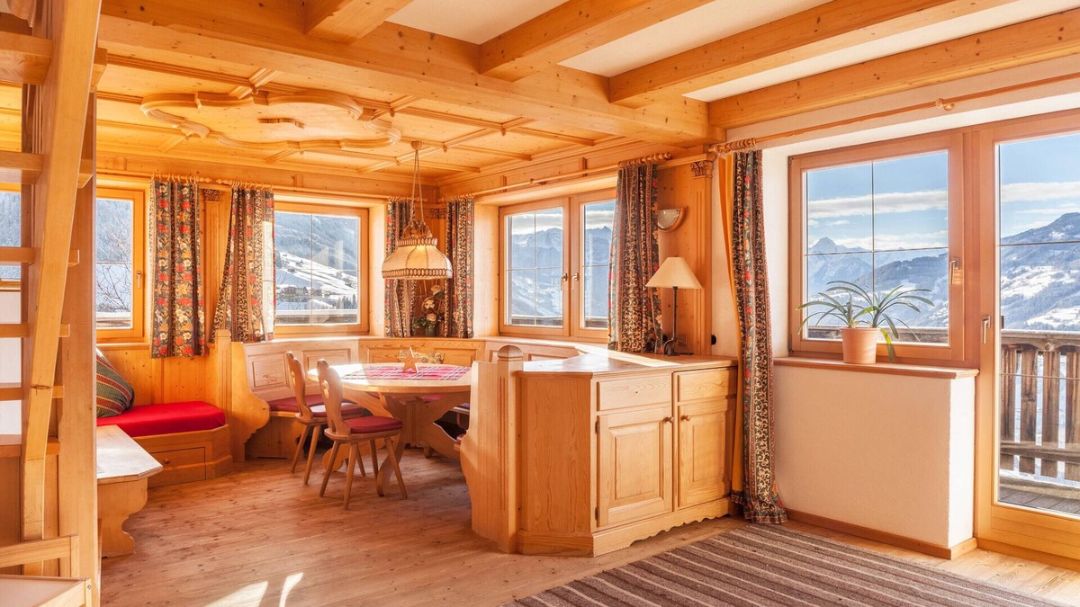 Gattererberg Apartment | Apartment "Zillertal 3000" with Mountain View, Wi-Fi & Terrace