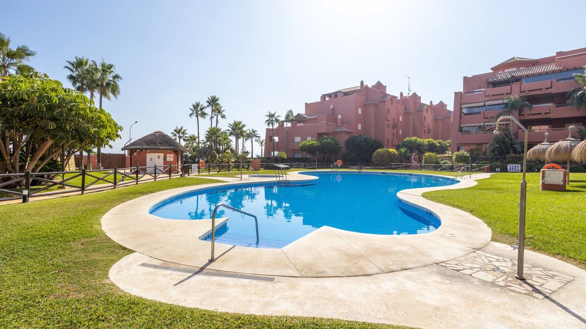 Torrox Costa Apartment | Apartmento en Torrox Costa with Mountain View, Sea View, Pool, Jacuzzi, Wi-Fi, A/C, Terrace & Garden