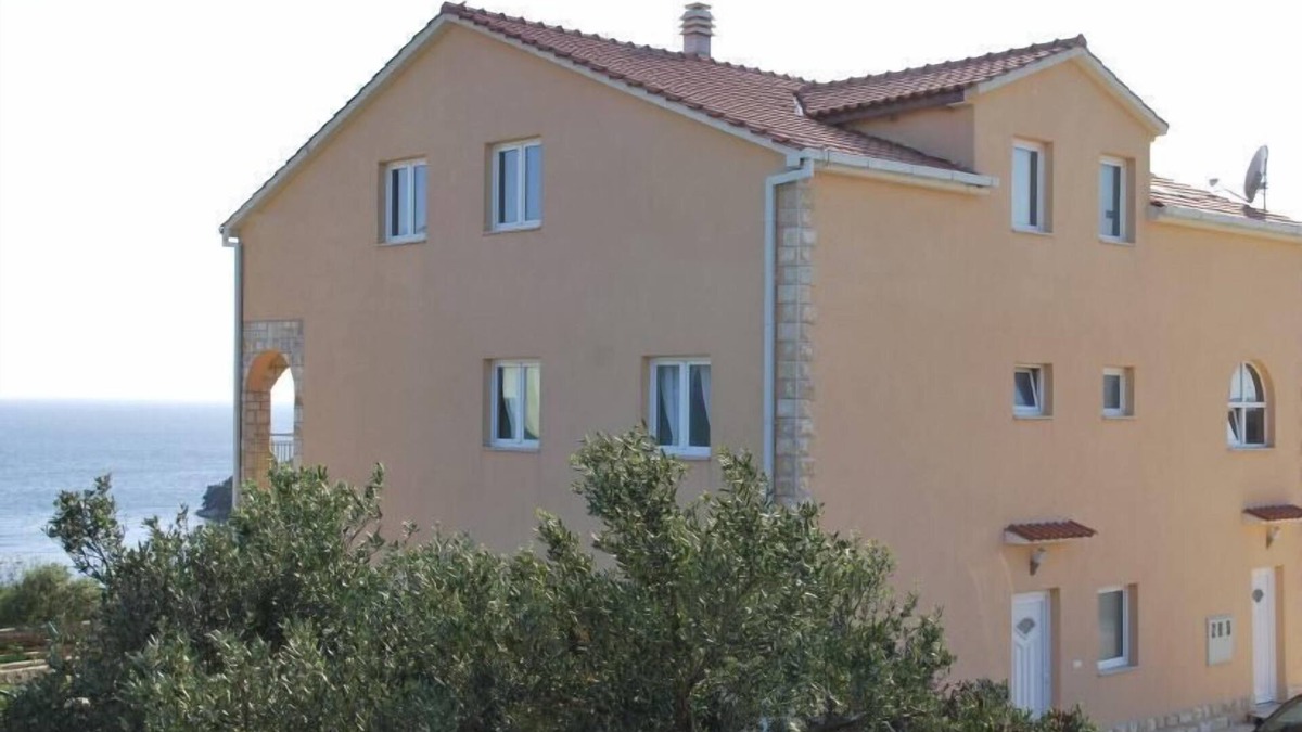 Maslinica Apartment | Apartments A1 with a view of Sesula Bay, a few minutes from the beach.