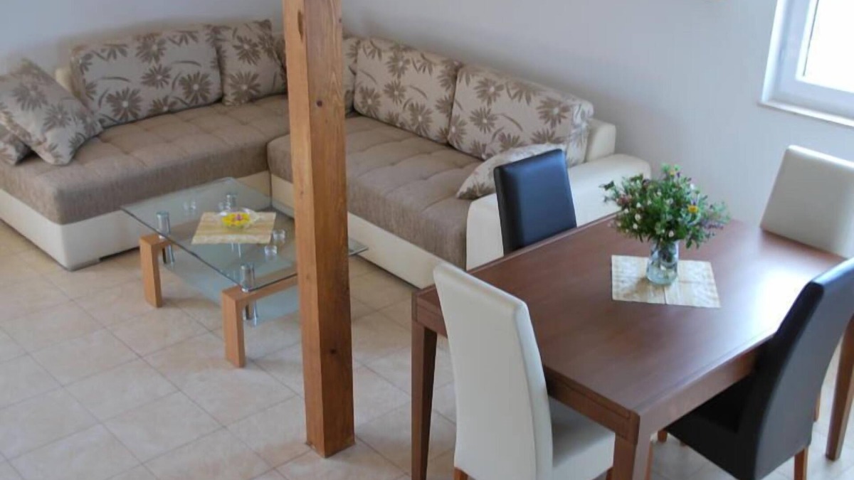 Maslinica Apartment | Apartments A4 with a view of Sesula Bay, a few minutes from the beach.