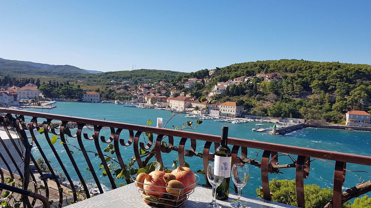Island Hvar Apartment | Apartments and Room Caric