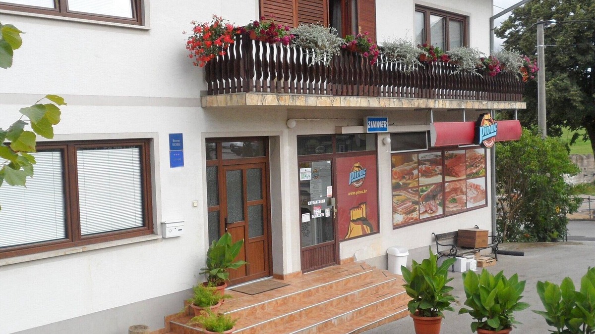Rakovica Apartment | Apartments and rooms Anton, (15198), Rakovica, Croatia