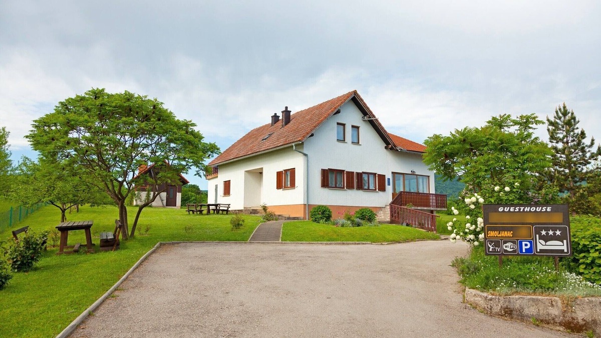 Catrnja Apartment | Apartments and rooms Zoran, (16221), Smoljanac, Croatia