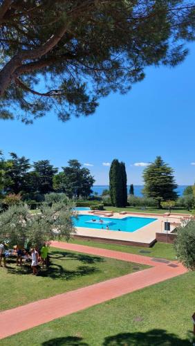 Cisano Apartment | APARTMENTS BLUE VIEW - Residence Casetto Bardolino - Regarda Travel
