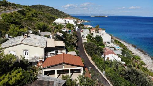 Milna Apartment | Apartments by the sea Milna, Vis - 8917