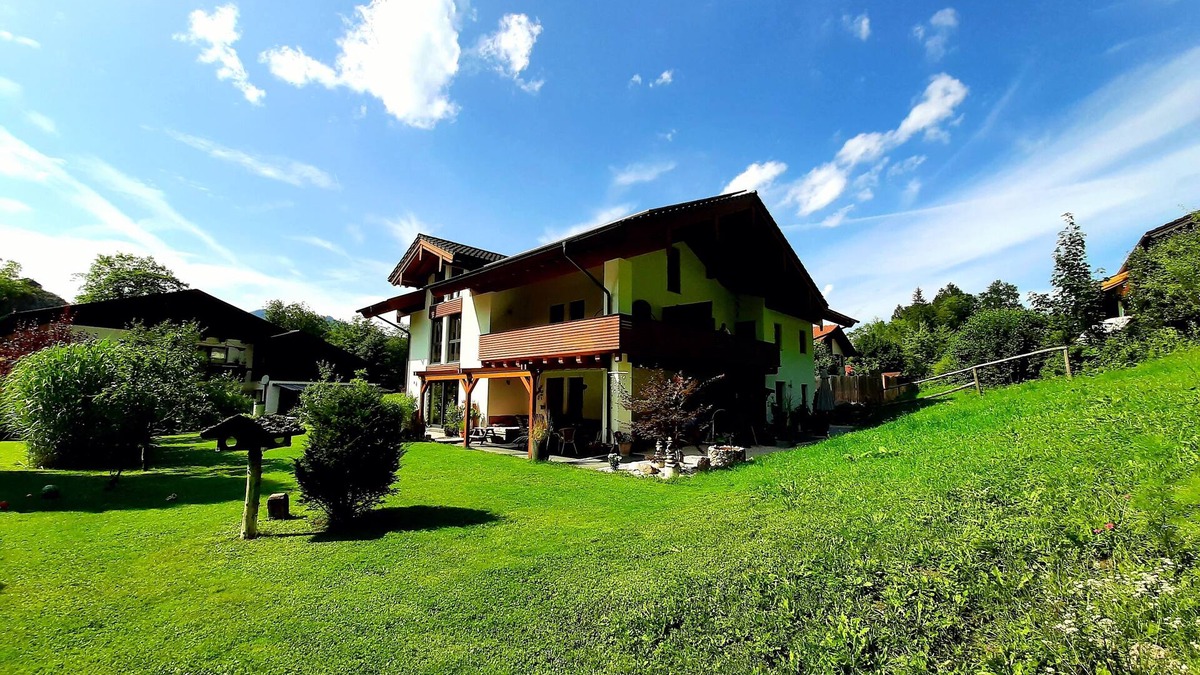 Schwob Apartment | Apartments 'Altes Tradenlehen' Nestled between mountains and alpine pastures.