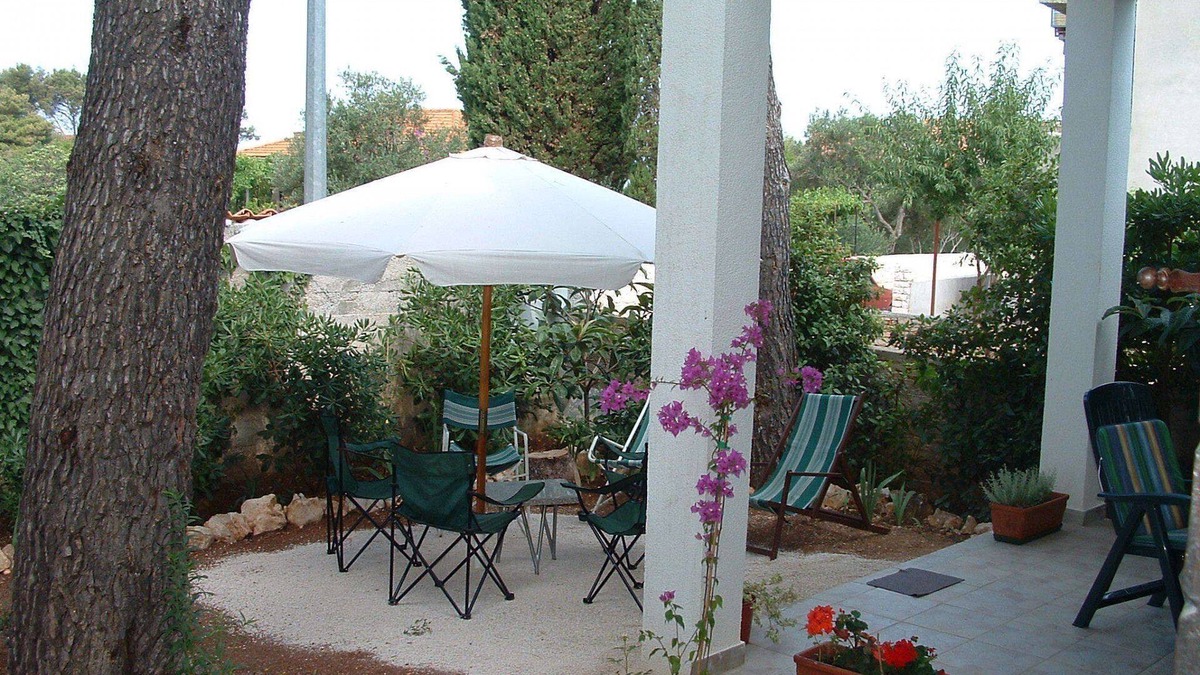 Mirce Apartment | Apartments Dinka (10225-A1) - Mirca - island Brac
