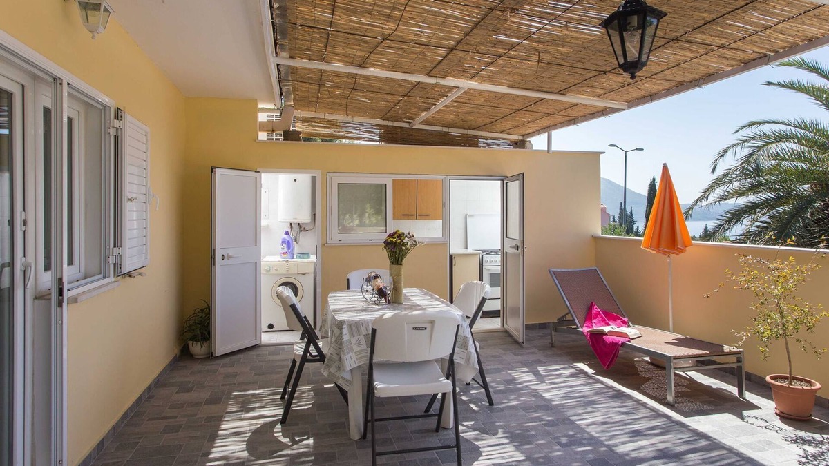 Mlini Apartment | Apartments Djurkovic - Two-Bedroom Apartment with Shared Terrace and Sea View