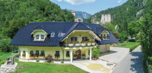 Begunje na Gorenjskem Apartment | Apartments Grad Kamen