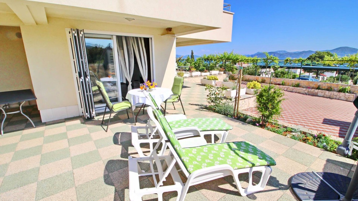 Drace Apartment | Apartments Gusti - One Bedroom Apartment with Terrace and Sea View
