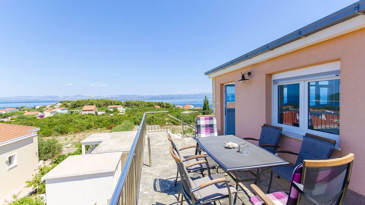 Necujam Apartment | Apartments Kažimir (45981-A5) - Necujam - island Solta