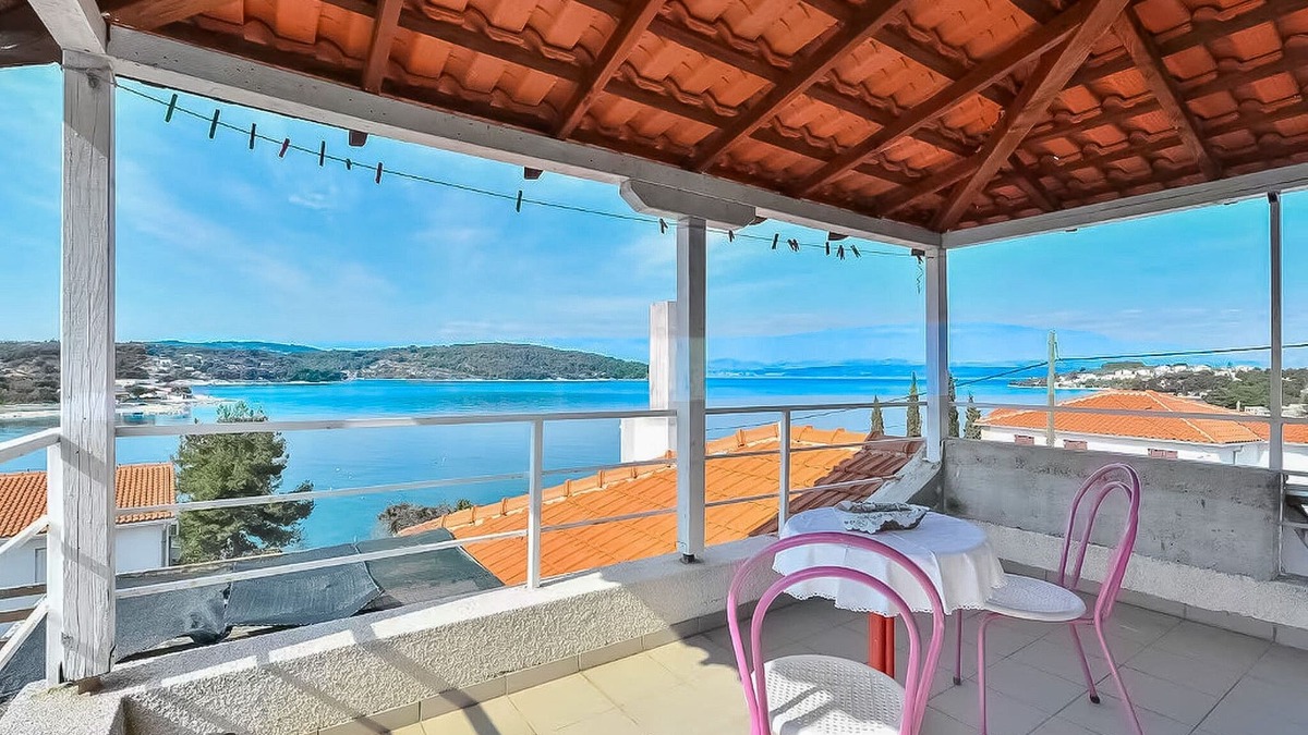 Necujam Apartment | Apartments Dubravka (77561-A1) - Necujam - island Solta