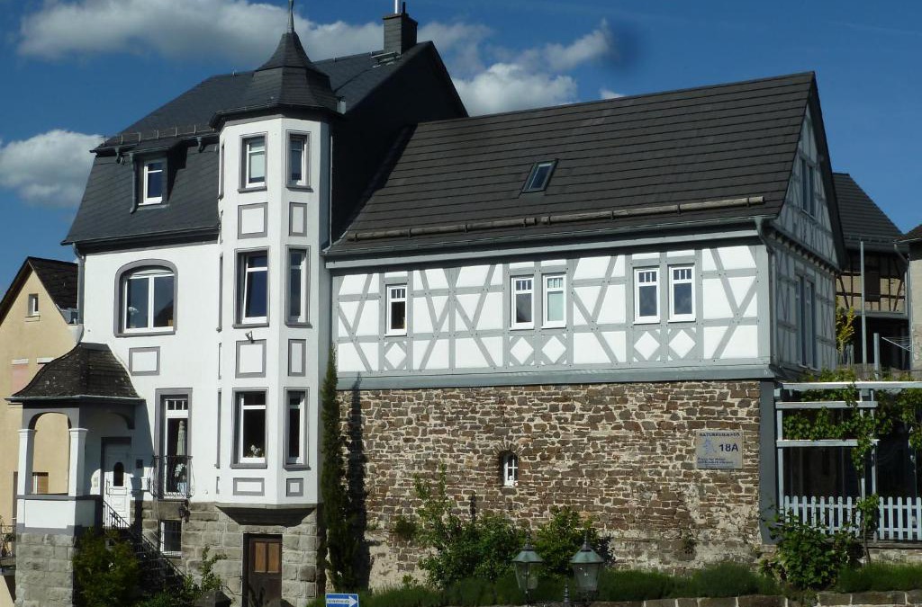 Hoehr-Grenzhausen Apartment | Apartments im Chateau d'Esprit